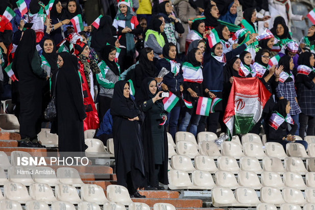 حضور بانوان در ورزشگاه آزادی