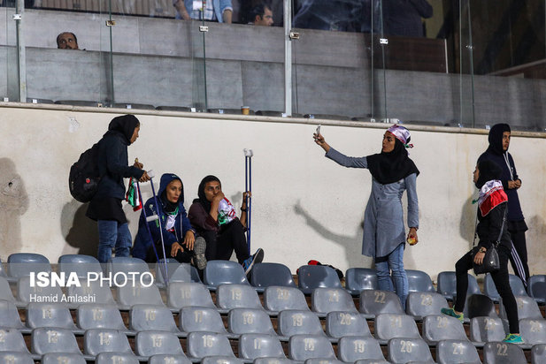 حضور بانوان در ورزشگاه آزادی