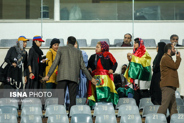 حضور بانوان در ورزشگاه آزادی