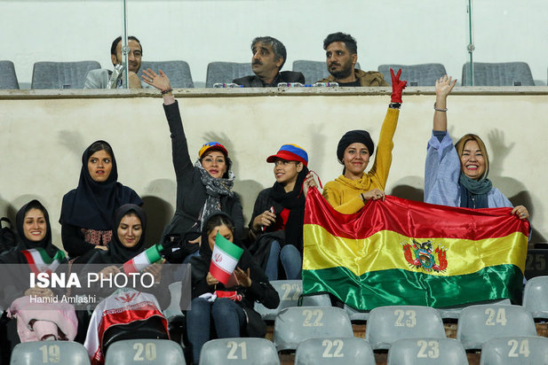 حضور بانوان در ورزشگاه آزادی