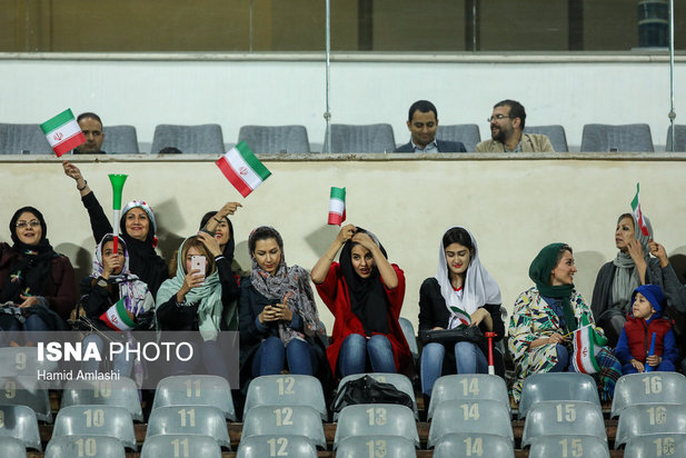 حضور بانوان در ورزشگاه آزادی