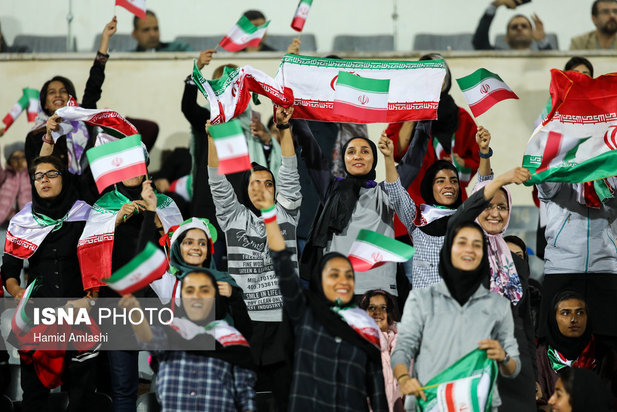 حضور بانوان در ورزشگاه آزادی