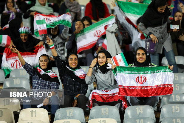 حضور بانوان در ورزشگاه آزادی