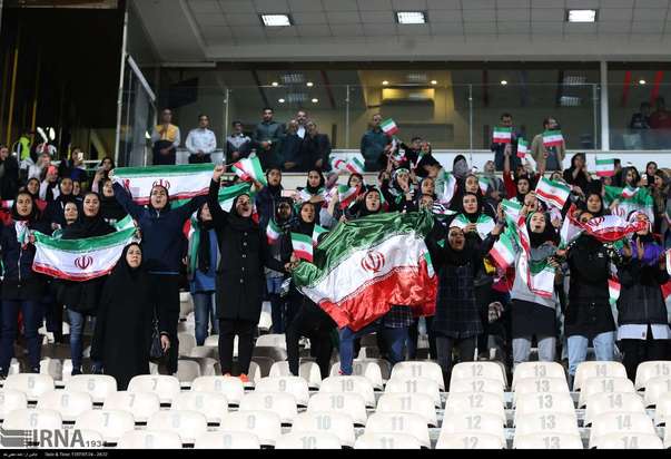 حضور بانوان در ورزشگاه آزادی