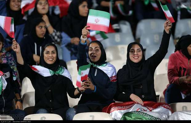 حضور بانوان در ورزشگاه آزادی
