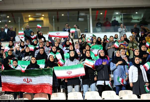 حضور بانوان در ورزشگاه آزادی