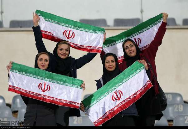 حضور بانوان در ورزشگاه آزادی