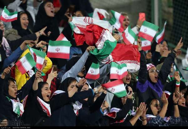 حضور بانوان در ورزشگاه آزادی