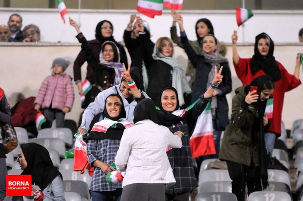 حضور بانوان در ورزشگاه آزادی