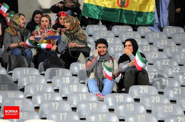 حضور بانوان در ورزشگاه آزادی