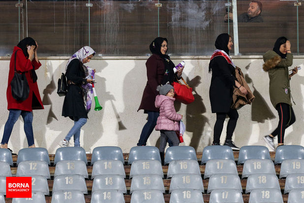 حضور بانوان در ورزشگاه آزادی