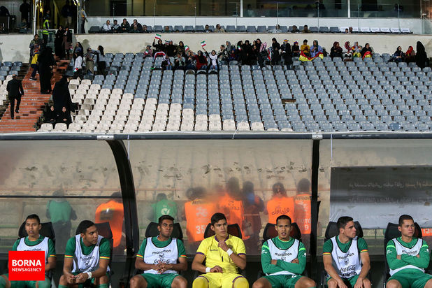 حضور بانوان در ورزشگاه آزادی