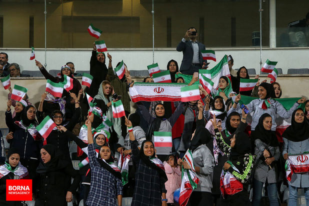 حضور بانوان در ورزشگاه آزادی