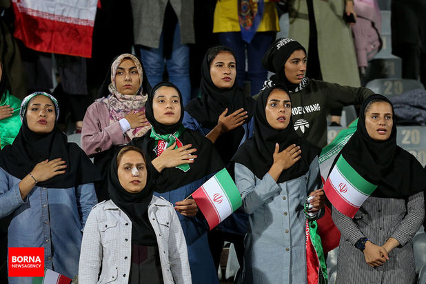 حضور بانوان در ورزشگاه آزادی