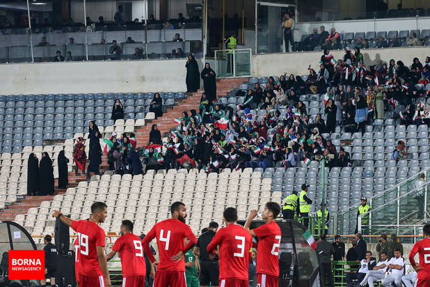 حضور بانوان در ورزشگاه آزادی