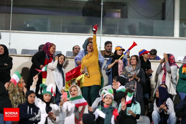 حضور بانوان در ورزشگاه آزادی