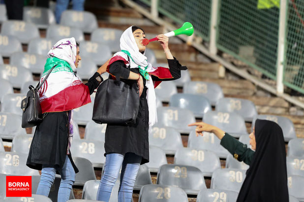 حضور بانوان در ورزشگاه آزادی