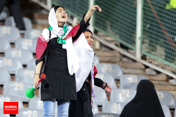 حضور بانوان در ورزشگاه آزادی