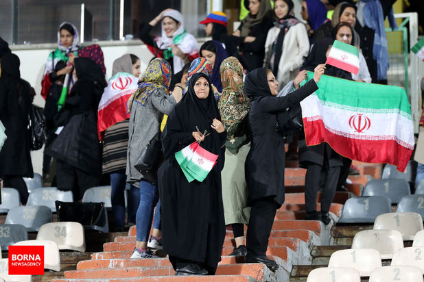 حضور بانوان در ورزشگاه آزادی