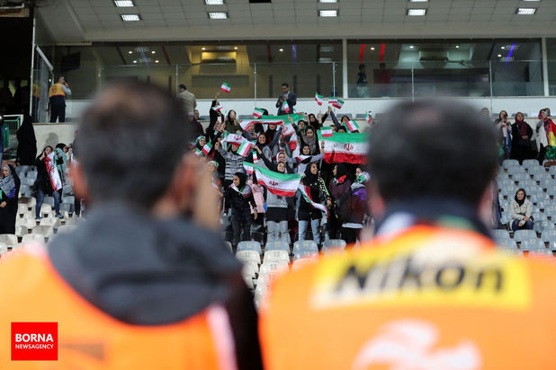 حضور بانوان در ورزشگاه آزادی