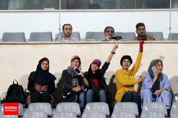حضور بانوان در ورزشگاه آزادی