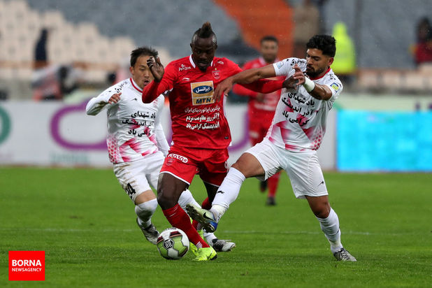 دیدار تیم های پرسپولیس تهران - تراکتورسازی تبریز