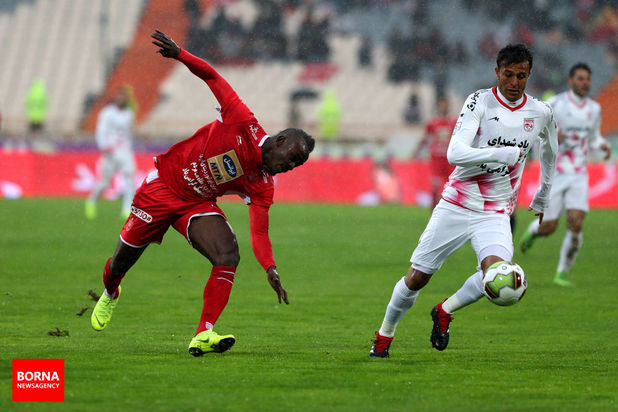 دیدار تیم های پرسپولیس تهران - تراکتورسازی تبریز