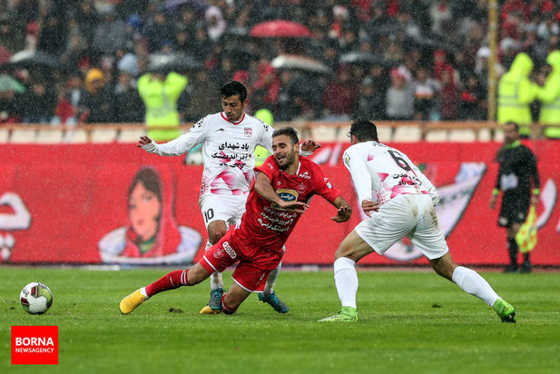 دیدار تیم های پرسپولیس تهران - تراکتورسازی تبریز