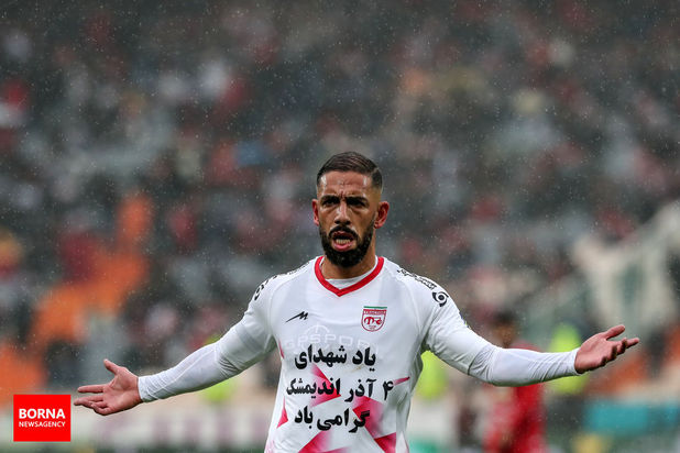 دیدار تیم های پرسپولیس تهران - تراکتورسازی تبریز