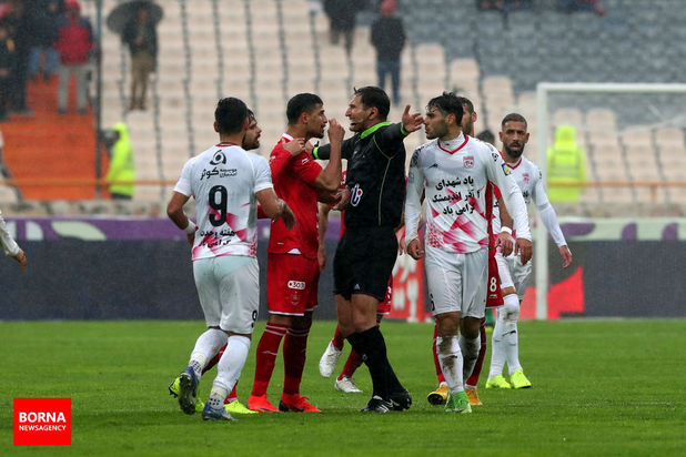 دیدار تیم های پرسپولیس تهران - تراکتورسازی تبریز