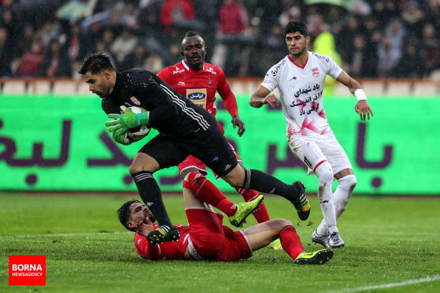 دیدار تیم های پرسپولیس تهران - تراکتورسازی تبریز