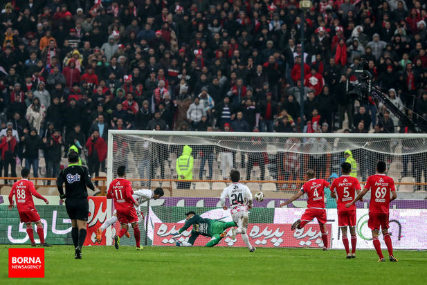 دیدار تیم های پرسپولیس تهران - تراکتورسازی تبریز