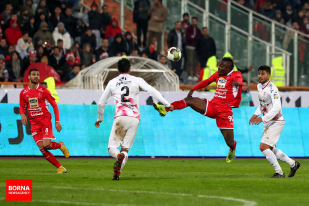 دیدار تیم های پرسپولیس تهران - تراکتورسازی تبریز