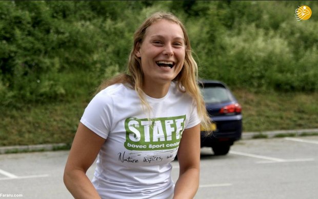 دختر توریست