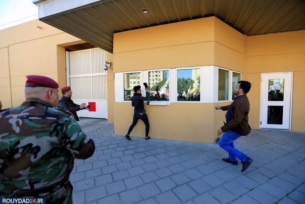 عراقی ها سفارت آمریکا را به آتش کشیدند 