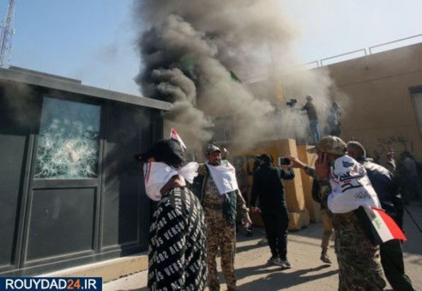 عراقی ها سفارت آمریکا را به آتش کشیدند 
