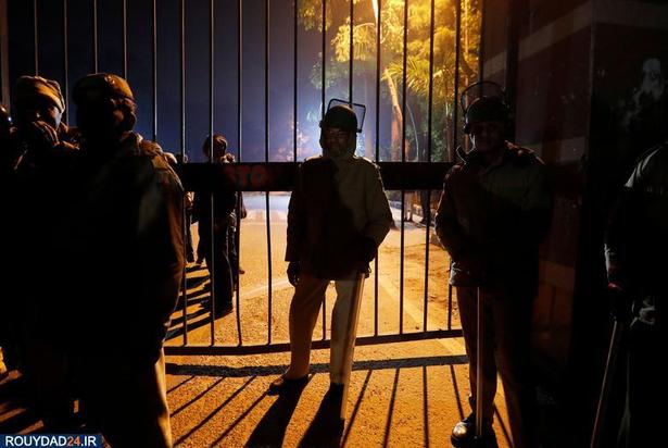 حمله نقاب پوشان به دانشجویان معترض هند