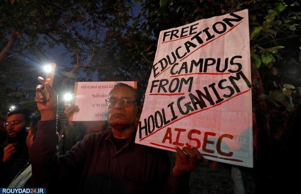 حمله نقاب پوشان به دانشجویان معترض هند