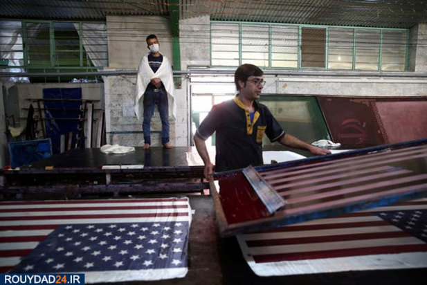 تولید پرچم امریکا برای سوزاندن
