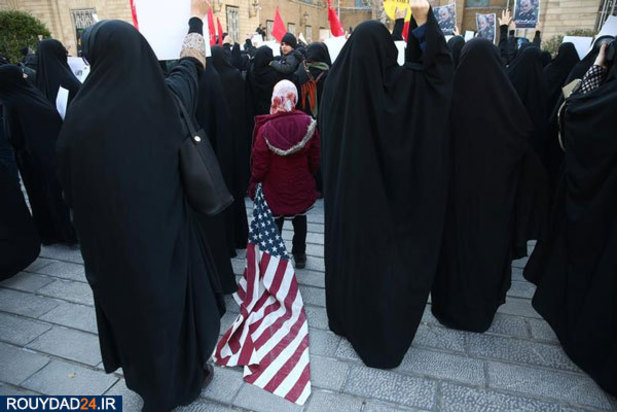 تولید پرچم امریکا برای سوزاندن