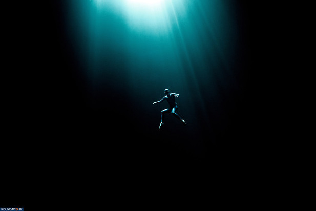 شیرجه زیر اب