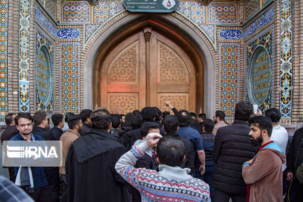 معترضان در حرم