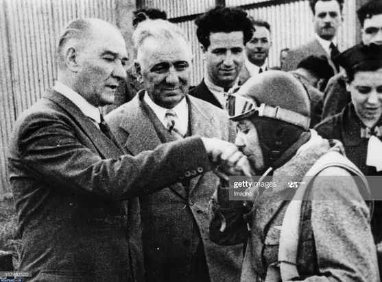 اولین خلبان جنگی زن