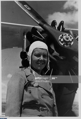اولین خلبان جنگی زن