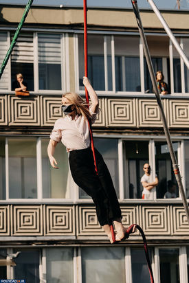 هنرنمایی در حیاط قرنطینه