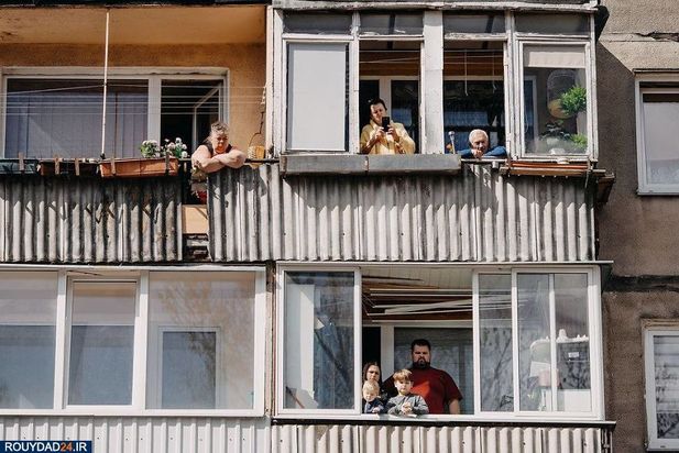 هنرنمایی در حیاط قرنطینه