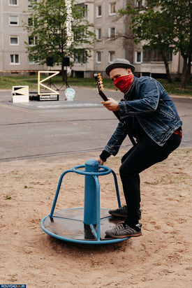 هنرنمایی در حیاط قرنطینه