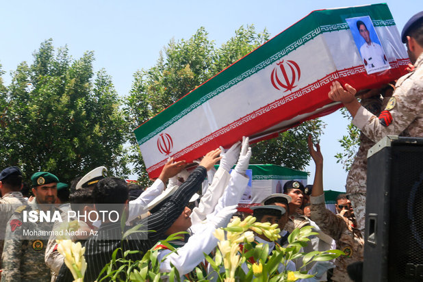 تشییع پیکر شهدای سانحه ناوچه کنارک