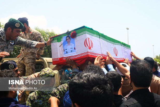 تشییع پیکر شهدای سانحه ناوچه کنارک