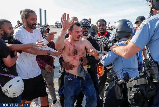 ورود تانکر سوخت در میان معترضان